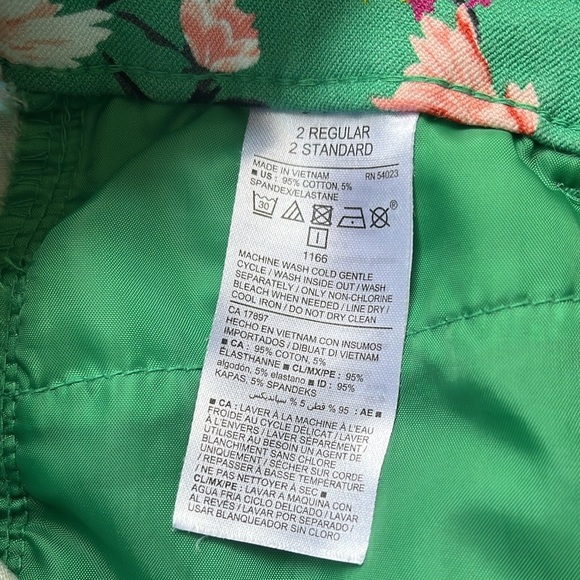 Old Navy Pixie Mid-Rise Green Floral Tapered Leg, Size 2 VERY GOOD CONDITION - Picture 4 of 4